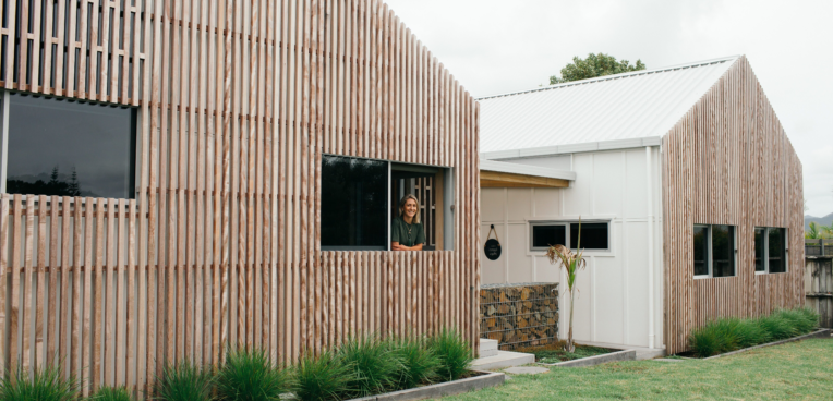 Titoki Beach House_Renee Woods Architect_JSC Purpleheart Battens