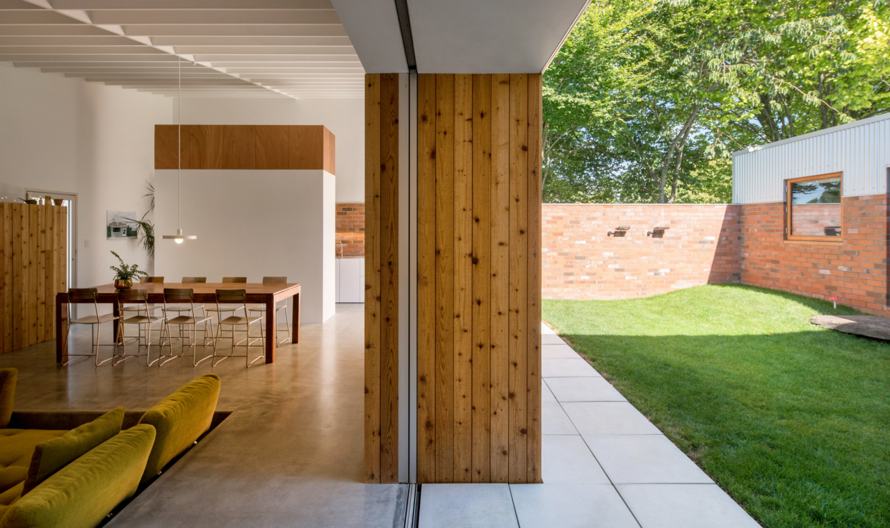 Indoor outdoor flow in award winning Cambridge Townhouse by Christopher Beer Architect